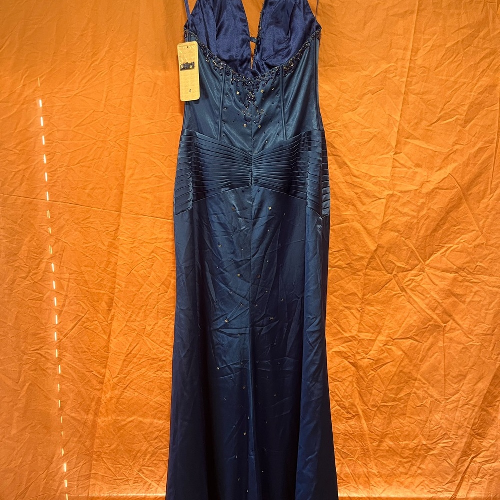 Elegant Navy Blue Evening Gown